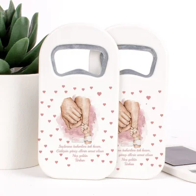 Aile Temalı Açacaklı Kız Bebek Magneti